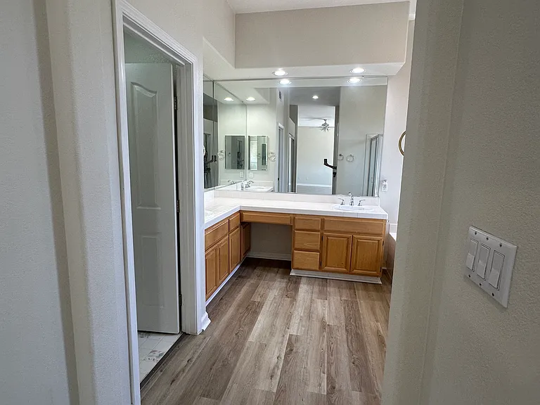 2104 Lynwood Way — Photo 23