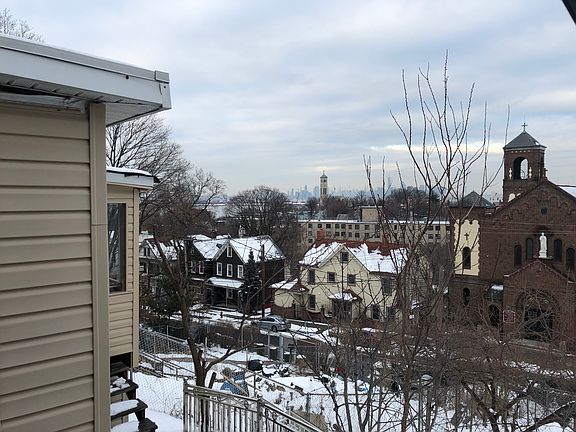 2nd image of 126 York Ave