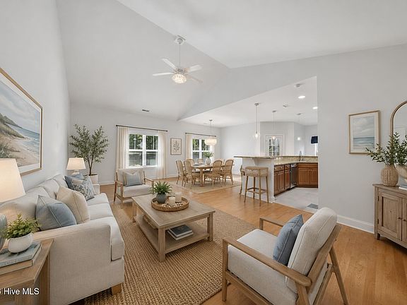3rd image of 8775 Lanvale Oaks Drive NE