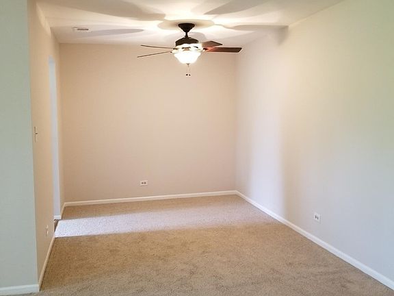 4th image of 912 Knottingham Dr APT 2A