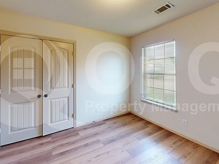 2335 N Elm St #1 — Photo 22