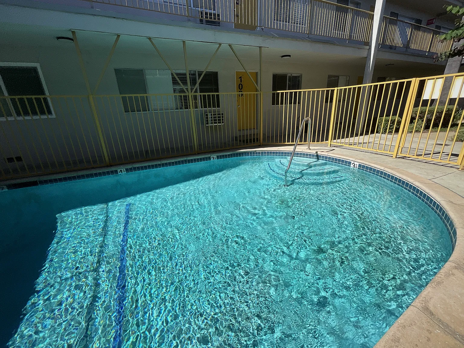7347 Haskell Ave — Photo 4