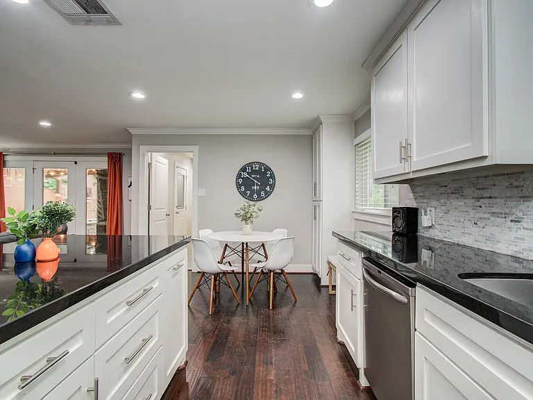 4749 Benning Dr — Photo 13