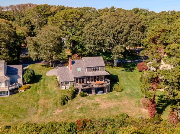 15 Stone Pound Way, Oak Bluffs, MA 02557
