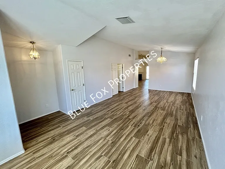 710 W Calle Alta Loma — Photo 9