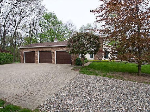 5th image of 180 Embury Dr