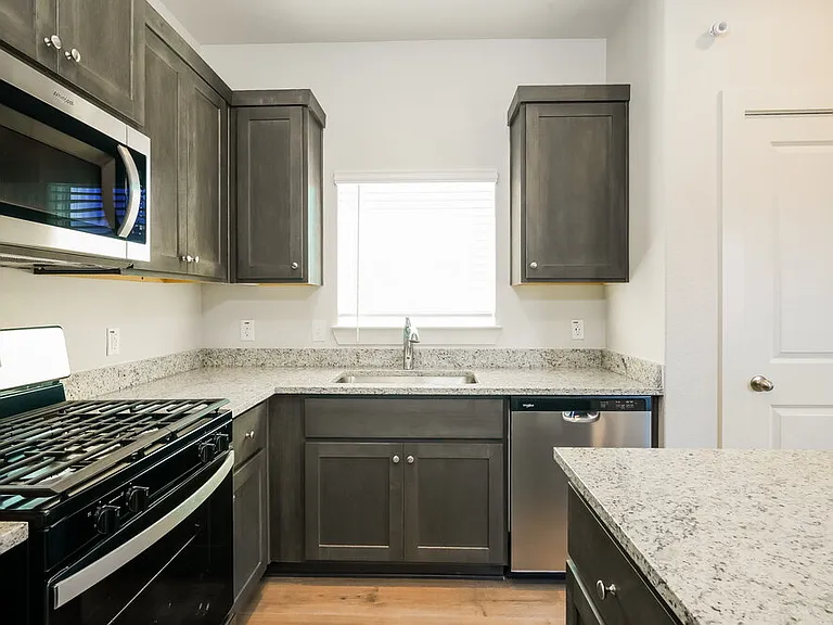 1536 Harvester Dr — Photo 8