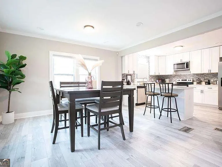 1272 Westridge Rd SW — Photo 3