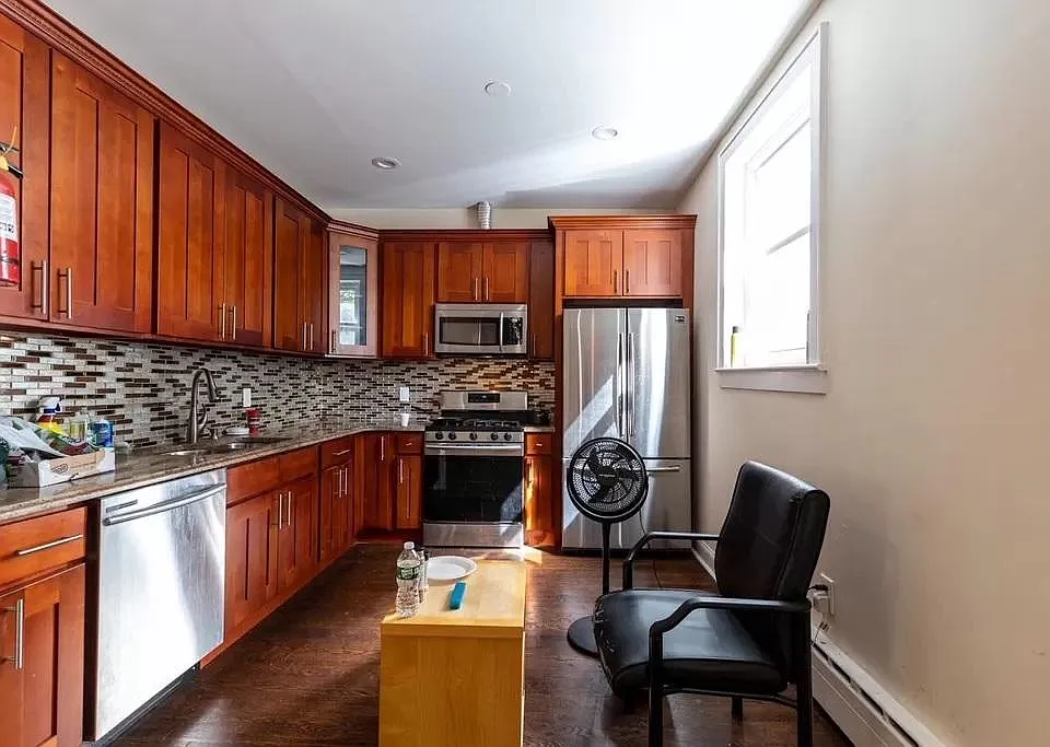 208 Terrace Ave #2