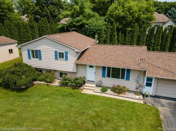 4405 Alan Ln, Orion, MI 48359