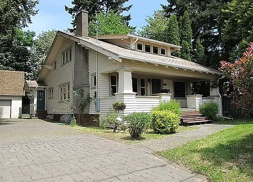 10927 NE Glisan St Photo 1