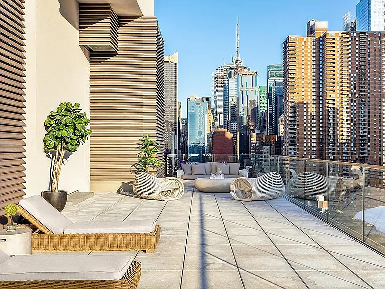 505 W 43rd St #5L — Photo 9
