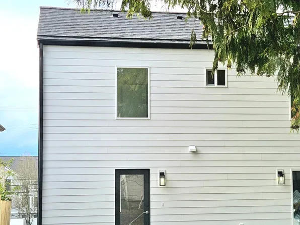 10539 Phinney Ave N, Seattle, WA 98133