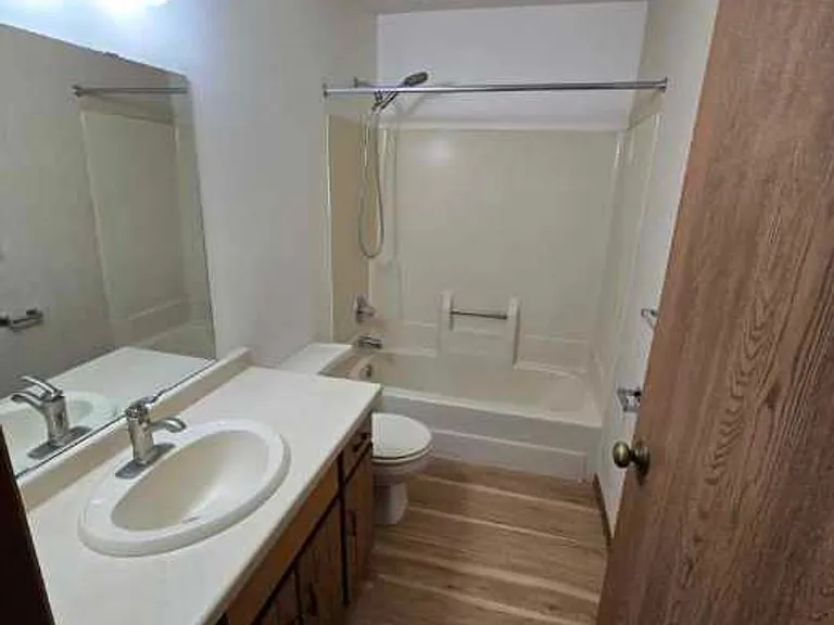 139 Riverview Dr — Photo 5