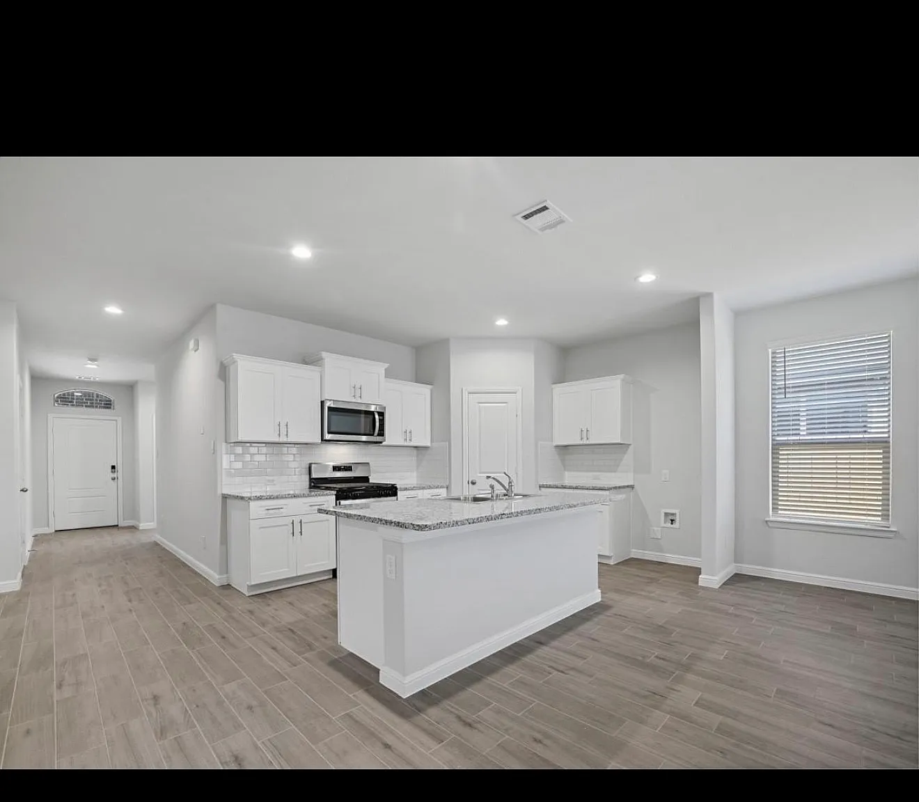 5 bed, 2200 sqft, $2,995 — Photo 2