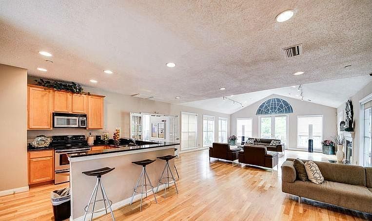 1st image of 1541 Lincoln Way #2