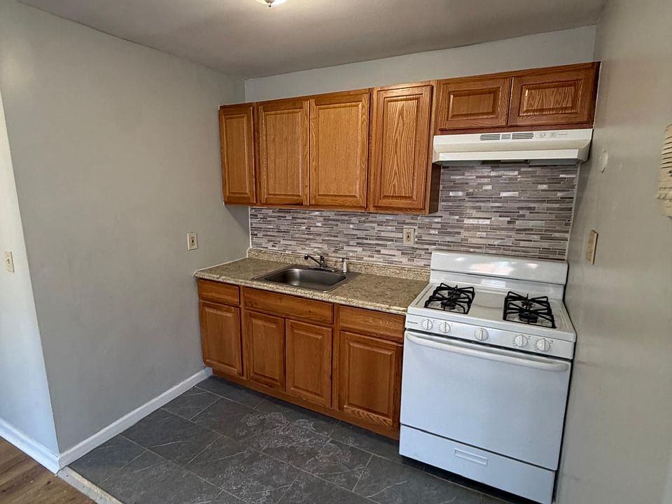 1st image of 398 Stuyvesnt Ave #1