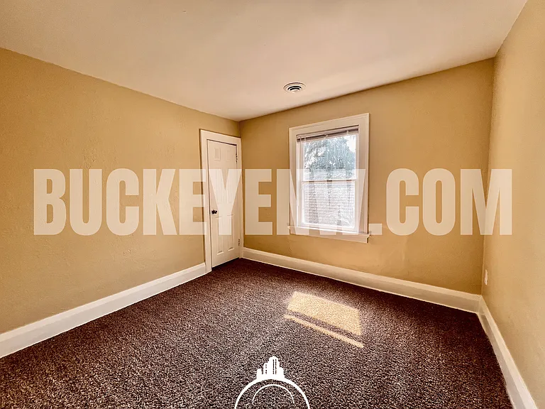 1110 Harding Dr — Photo 8