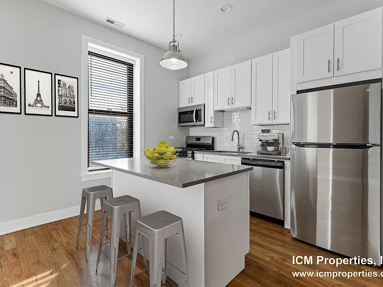 344 W Dickens Ave #1 — Photo 1