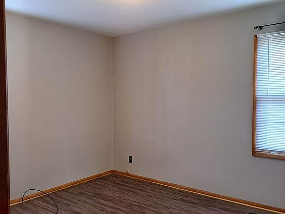 5th image of 343 Defoe Cir