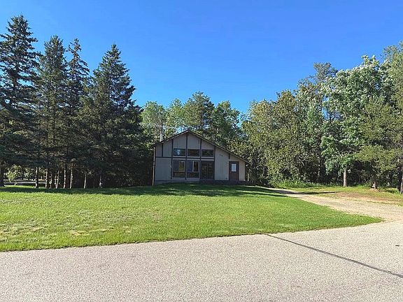 3rd image of 1007 Spruce Ln