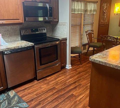 4th image of 225 Golf View Dr