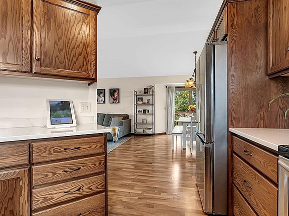 5th image of 105 Estate Dr