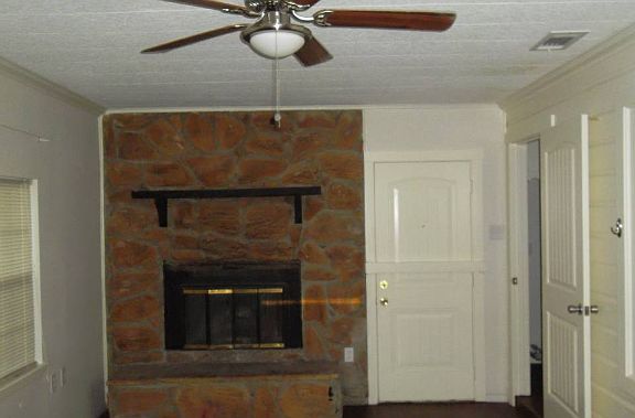 2nd image of 712 Camino Dr