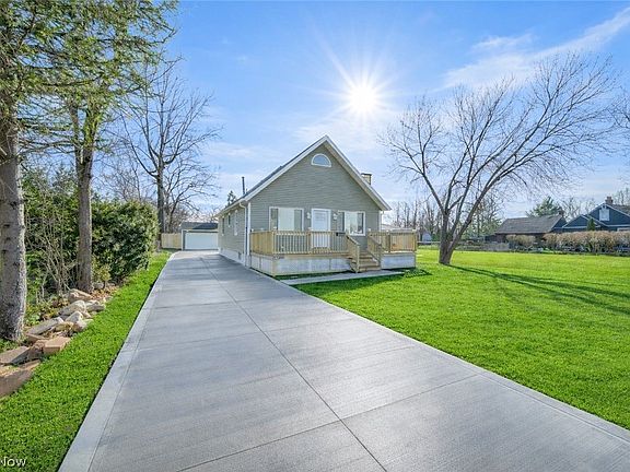 2nd image of 33418 Lake Shore Blvd