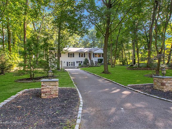 2nd image of 9 Ingelore Ct