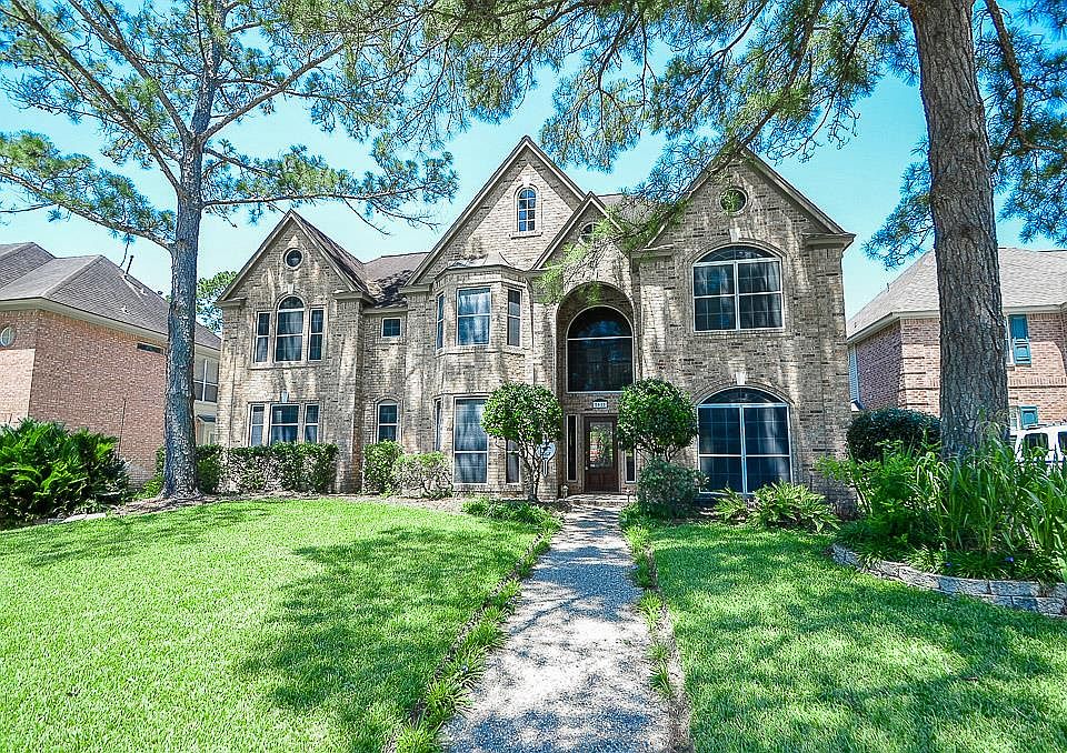 1st image of 5611 Hickory Village Dr
