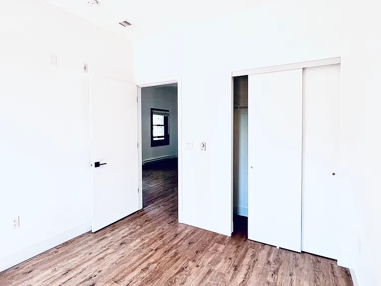 1523 Davie St #302 — Photo 12