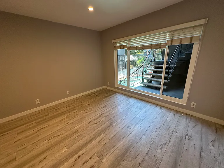 7555 De Longpre Ave #9 — Photo 21