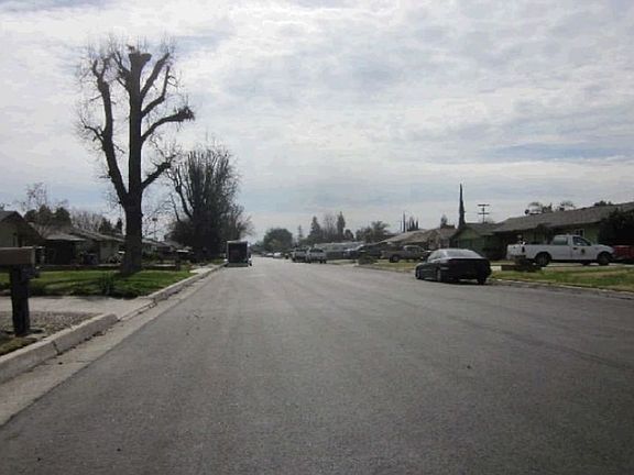 Exterior Neighborhood (street photo)