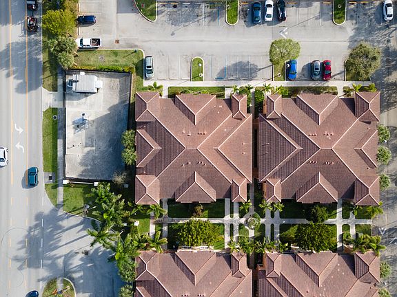 4th image of 3561 Forest Hill Boulevard #72