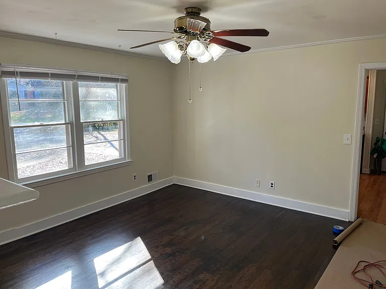 207 Skyview Dr — Photo 3