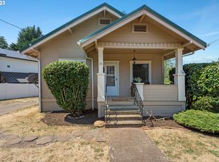 213 5th St, Silverton, OR 97381