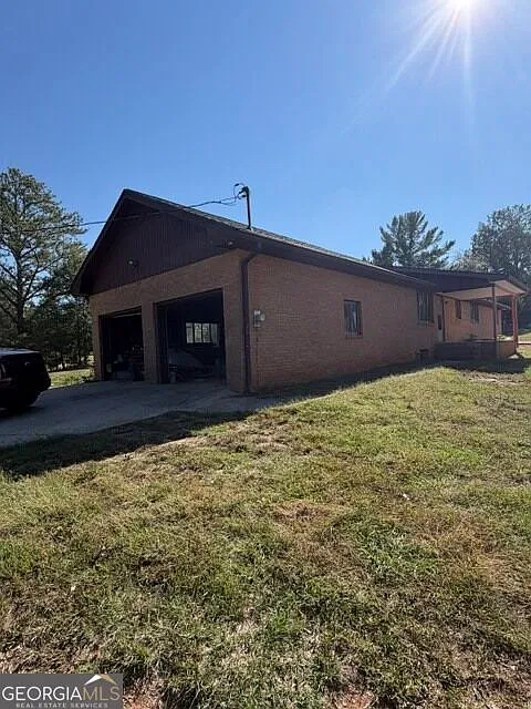 3 bed, 2.0 bath, 1558 sqft, $2,000 — Photo 2