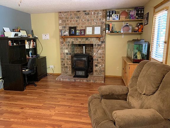 4th image of 588 NE 27th Ct