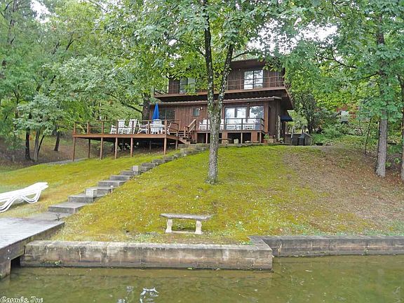 2nd image of 220 Lake Harbor Cir