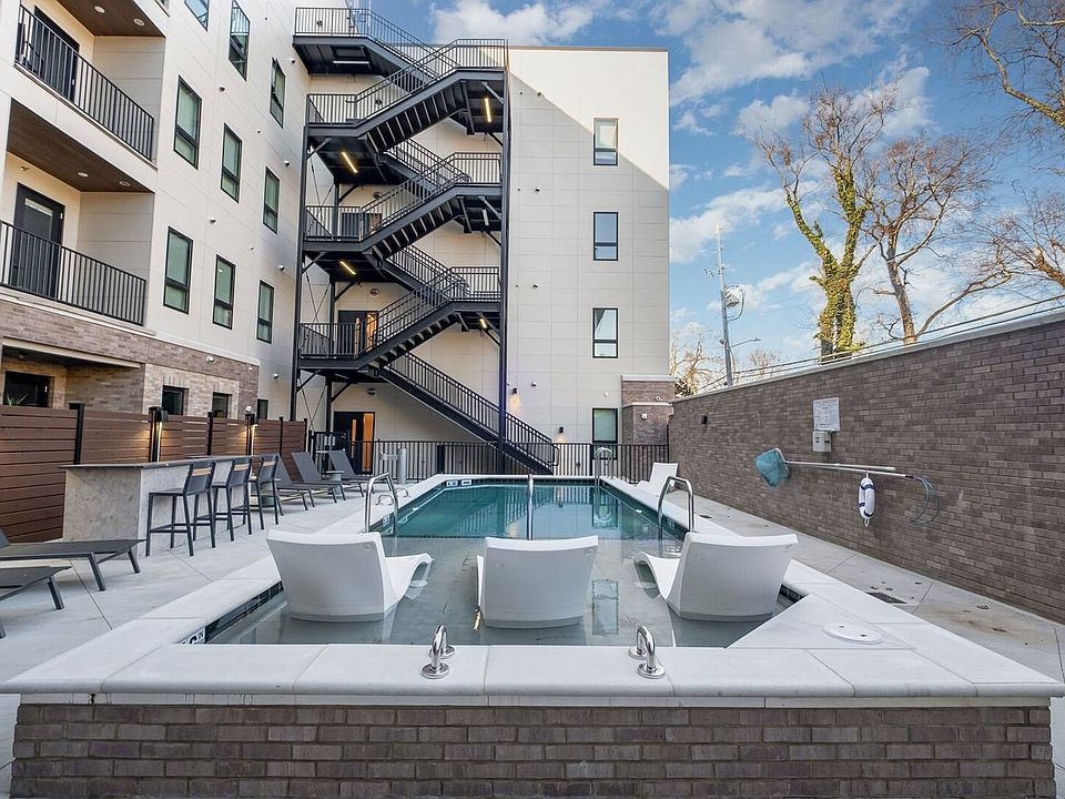 1st image of 1014 16th Ave S Unit 211