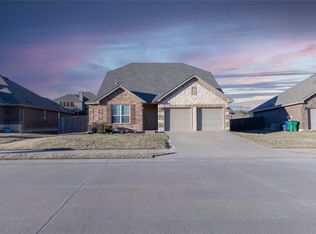 222 Hackney St, Waxahachie, TX 75165