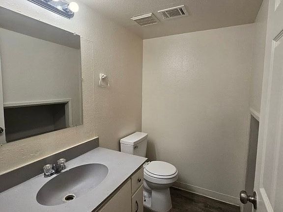 4th image of 1221 N Peach Ave APT 160
