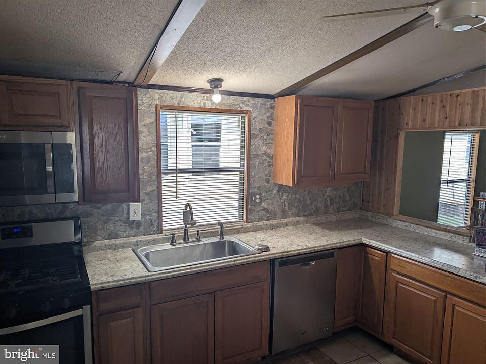 1st image of 3444 Iris Ave
