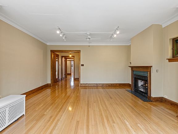 4th image of 6645 N Greenview Ave APT 3