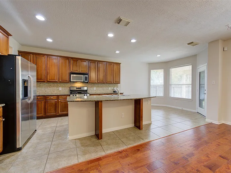 1903 Hampton Lakes Ct — Photo 9