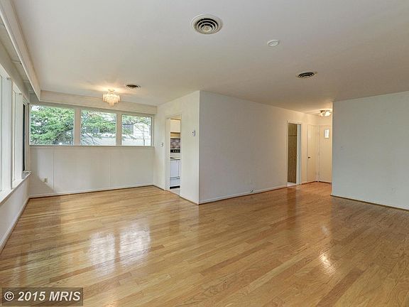 3rd image of 9212 Ewing Dr