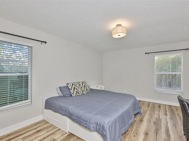 2331 W Chestnut St — Photo 20