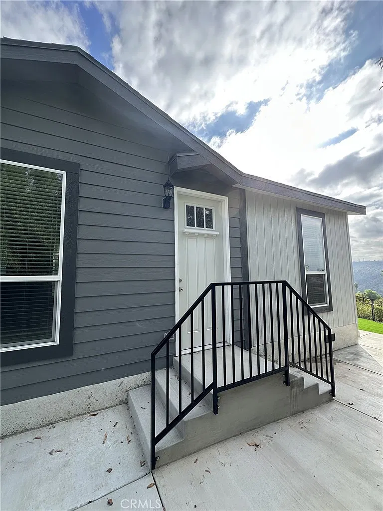 3 bed, 980 sqft, $3,000 — Photo 1