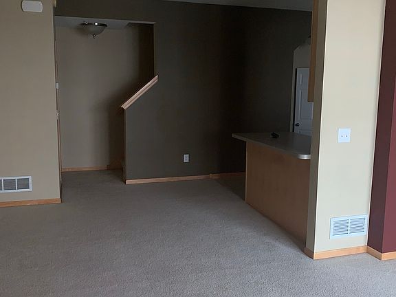 5 dining near kitchen_04142023